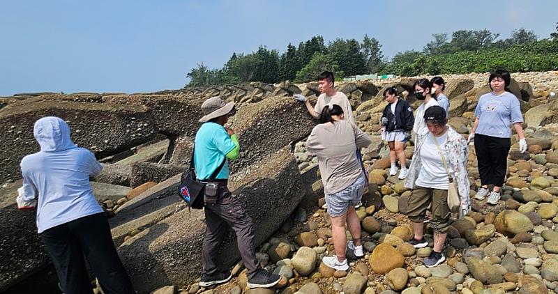 中國科大USR計畫實踐走讀地方水脈，海洋廢棄物問題仍需要更多關注(照片/中國科大提供)