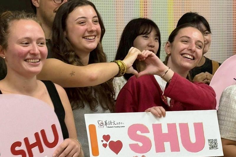 世新大學國際學生期末進行中文成果發表會。（世新大學提供）