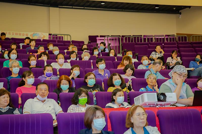 全市86處社區據點的幹部與志工代表齊聚。