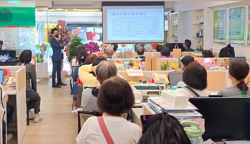 持續實踐「社區專家」美名，有巢氏房屋民生敦北加盟店彙整不動產與專業資源，舉辦節稅講座回饋當地居民。(永慶房產集團提供)