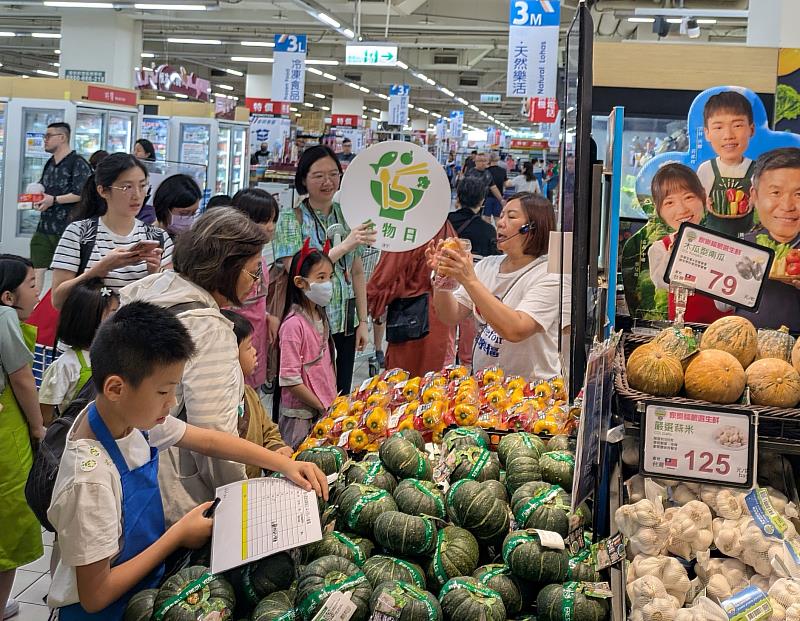 家樂福6月15日辦理辦理食物日推廣活動，於賣場介紹國產蔬果