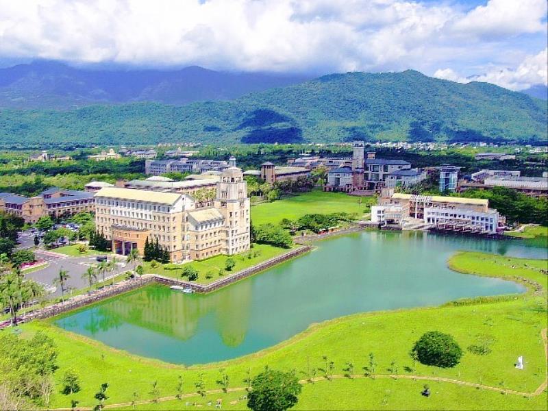 東華大學擁有世界級校園及國際視野，於永續排名超過2,500所大學，共二項名列世界百大。