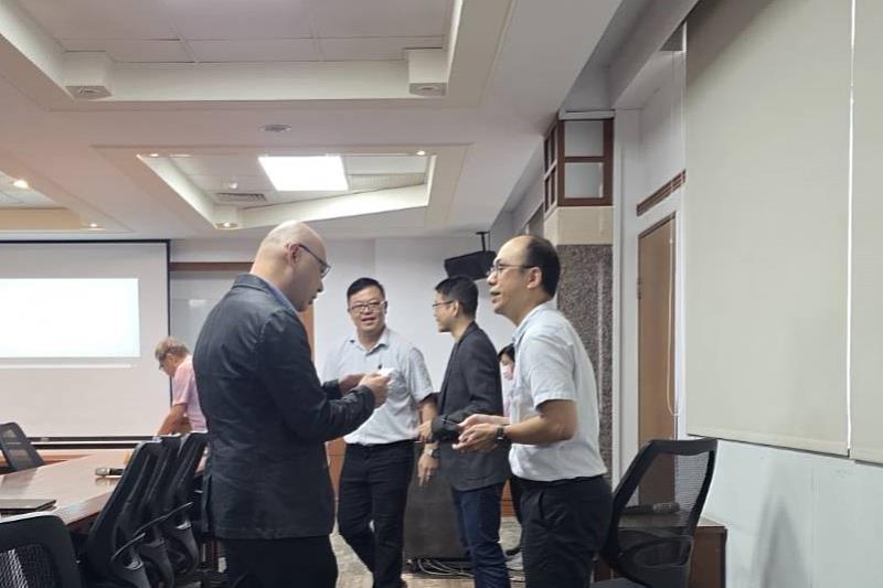 南大透過參觀與座談雙軌進行，深化學生對材料產業的理解，也開啟與長興材料技術合作的契機