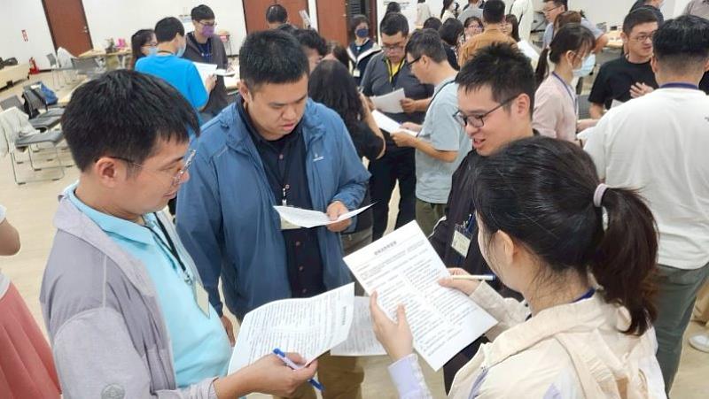 課程透過自我檢測及分享交流方式進行