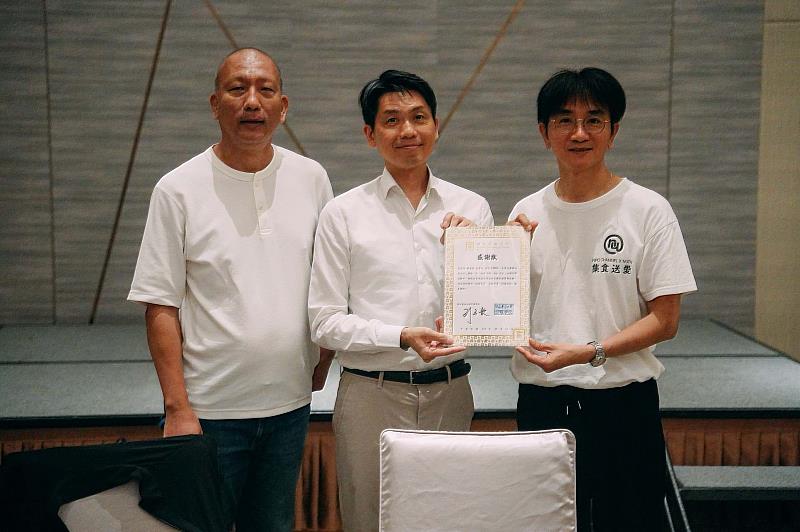 南大管理學院特別感謝將捷集團林嵩烈董事長蒞臨交流，分享企業在跨世代中推動永續轉型的經驗