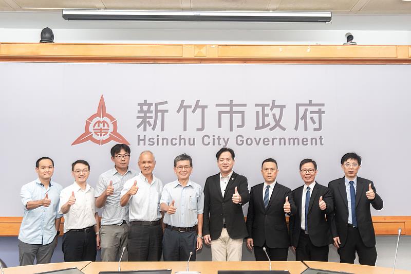 .經濟部水利署北區水資源分署長江明郎(左五)率團拜會新竹市政府。