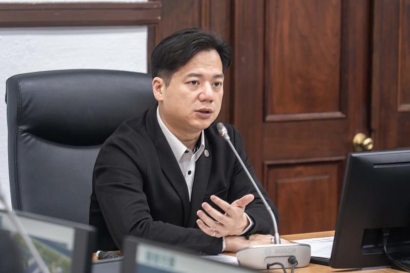 邱臣遠代理市長致詞。