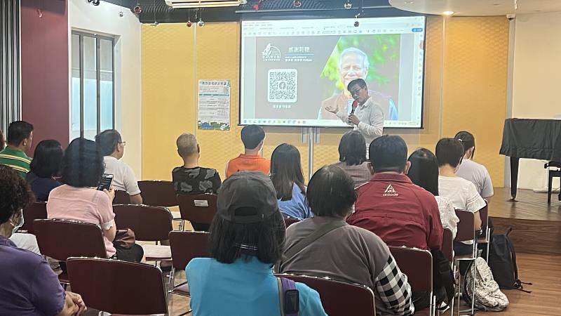 計畫主持人吳旭峰主任推廣台灣尤努斯基金會理念。