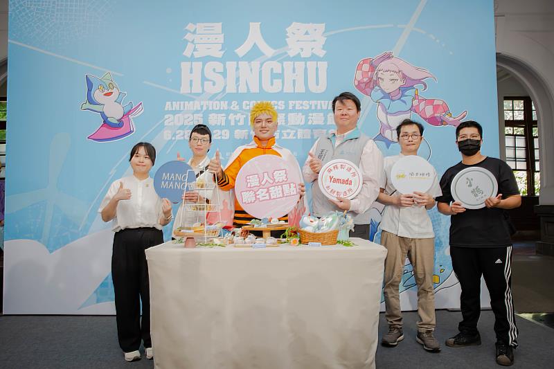 代理市長邱臣遠推廣漫人祭聯名甜點。