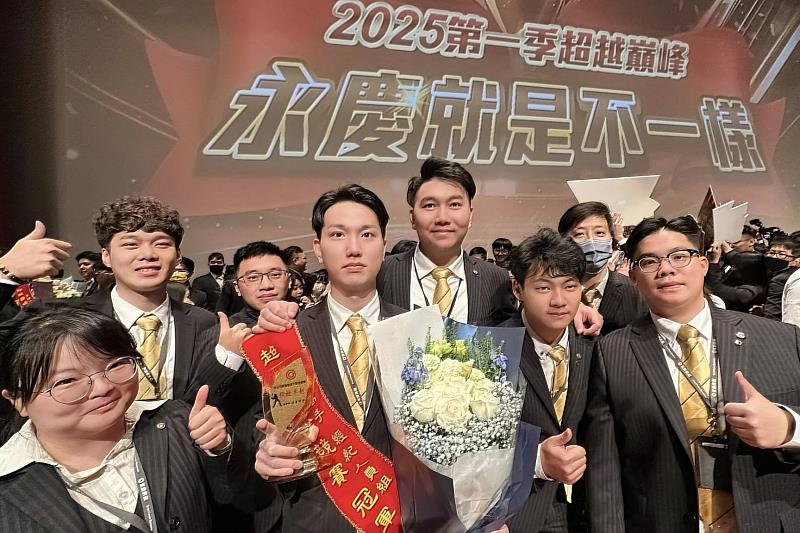 永慶師徒制幫助張琮閔新人時期快速學習專業房地產知識、精進服務技巧。