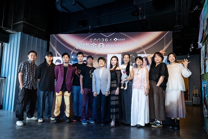 圖3 客委會主委古秀妃與金曲客語入圍者合照 2