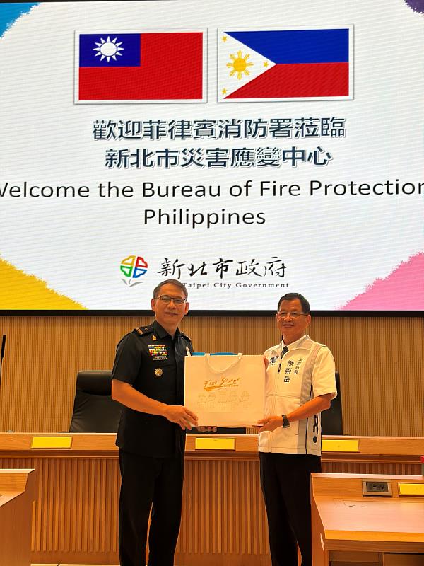 為促進國際防災經驗交流，今（19）日新北市政府消防局再度迎來國際貴賓—菲律賓消防總署副署長關張(FCSUPT Wilberto Rico Neil A. Kwan Tiu)，特地自菲律賓來台，進行災害防救經驗交流