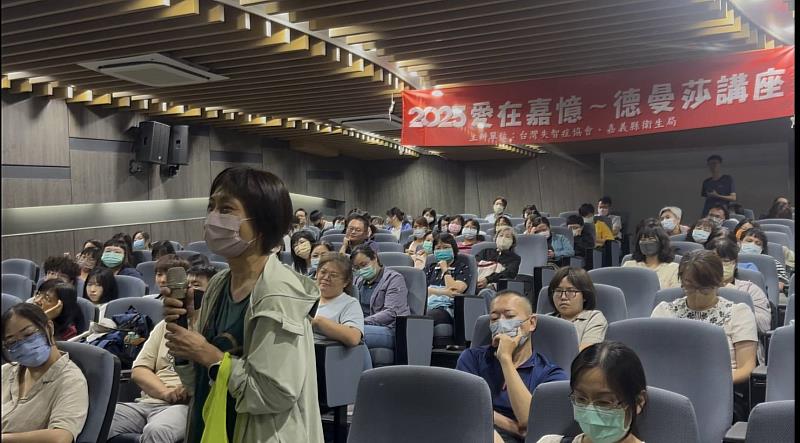 面對失智不孤單，嘉義縣衛生局舉辦「2025愛在嘉憶~德曼莎講座」-5