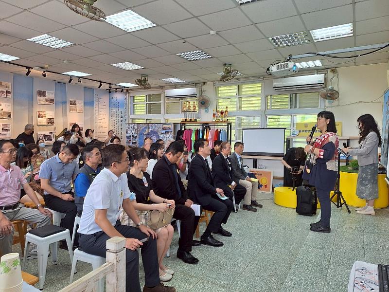 新北市萬里國中馮麗慧校長向與會貴賓們表示十分感謝文化大學長期關注北海岸教育發展，持續為萬里國中師生們帶來穩定的教育資源。