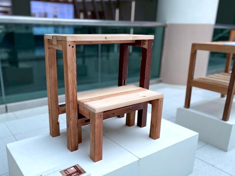 同學經由拆解與重組回收家具,打造專屬於自己的實用作品。體會手作樂趣與永續設計的意義。