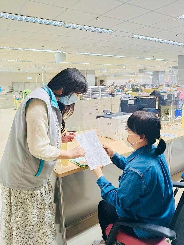 竹市府「急難救助」服務示意圖。