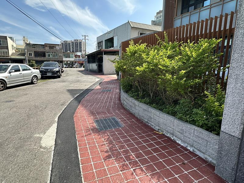 港南三街滯洪池周邊排水改善工程完工。