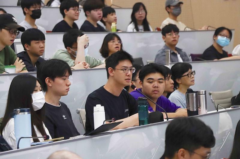 講座之後師生問答，互動熱烈。（圖／淡江大學提供）