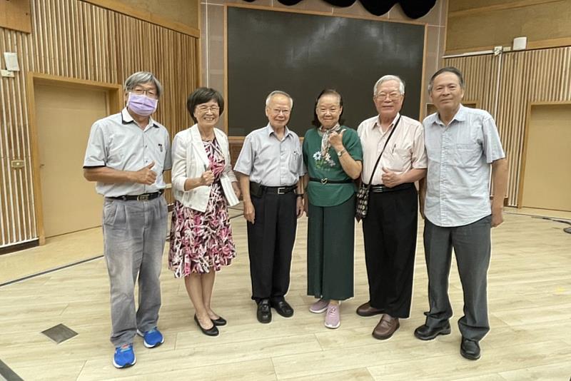 《臺南學概論》延續多年來在通識教育、師資培育及跨域研究中推動的「臺南學」教學實踐，進一步結合地方創生與文化行動，展現高教場域中落實地方知識教育的可能性。