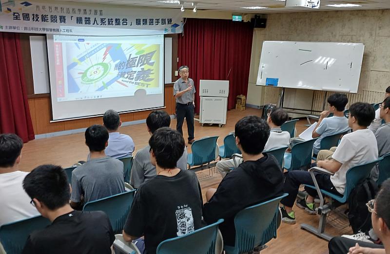 工學院江智偉院長致詞勉勵選手