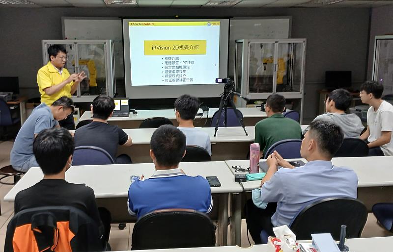 台灣Fanuc(發那科)資深工程師陳奕勳授課