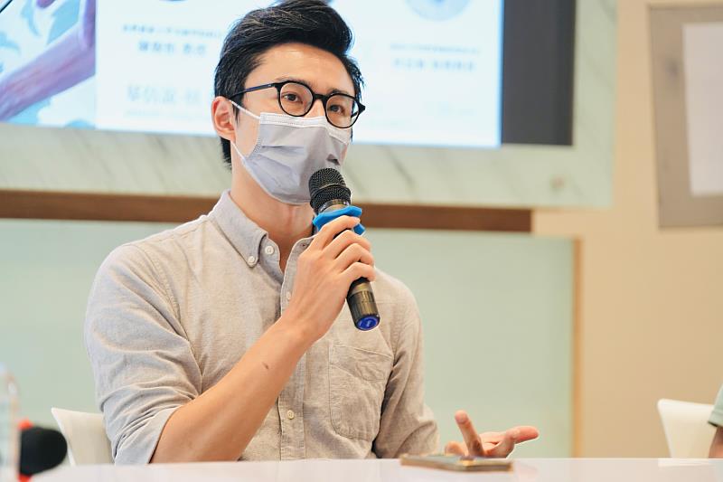 南大侯忠穎副教授於個展座談會講述其理念