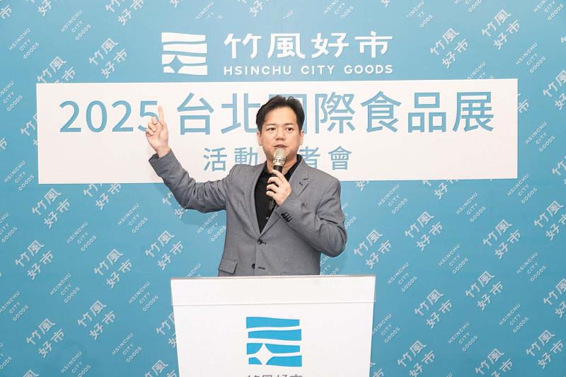 代理市長邱臣遠致詞。