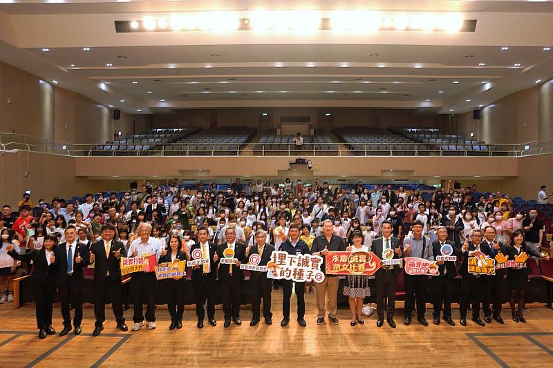 永慶誠實徵文比賽高雄市區賽今年共有1852件作品參賽,較去年成長將近7成。
