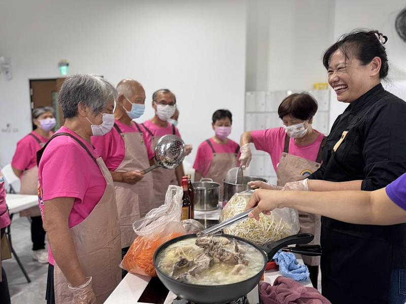 新港醫事C拚創意，新港五寶融入藝術創作及料理