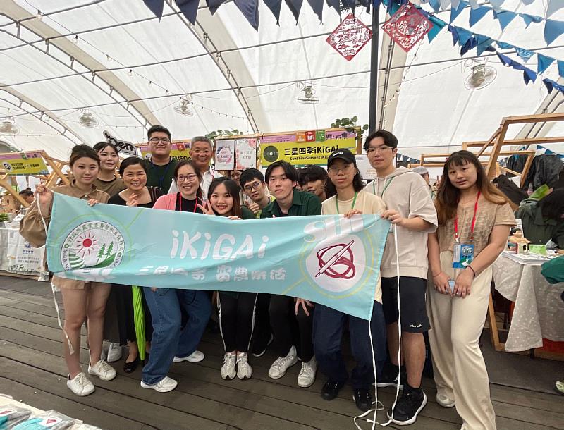 世新傳管系助理教授蔡佩頴歷年指導學生團隊落實大學社會責任精神,接續獲得農業部及教育部的支持。(世新大學提供)