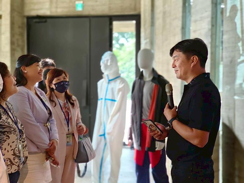 叢鋼滋楷模(右)分享創業歷程，激發現場滿滿共鳴
