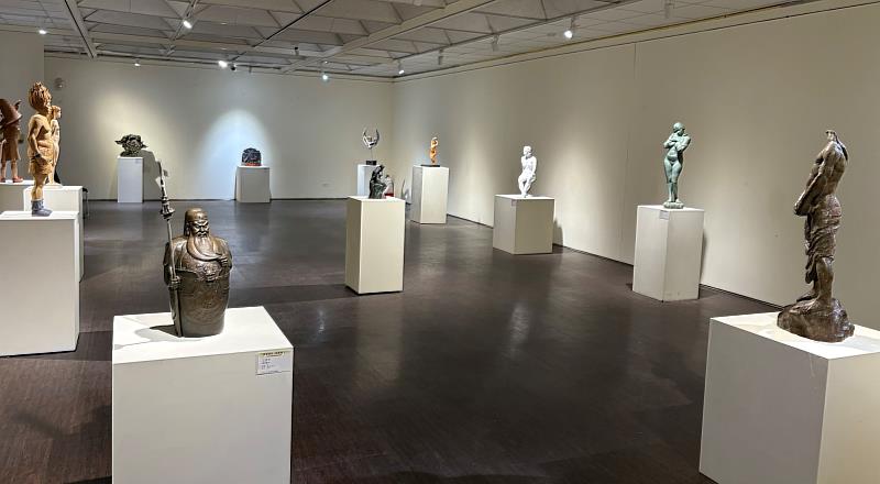 展覽集結台灣雕塑學會會員的精心創作,為整體展覽增添脈絡性與豐富視覺層次感
