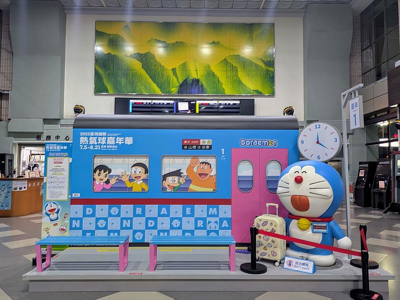 哆啦A夢現身台東市區！熱氣球嘉年華打造城市拍照熱點 彩繪公車即將啟程