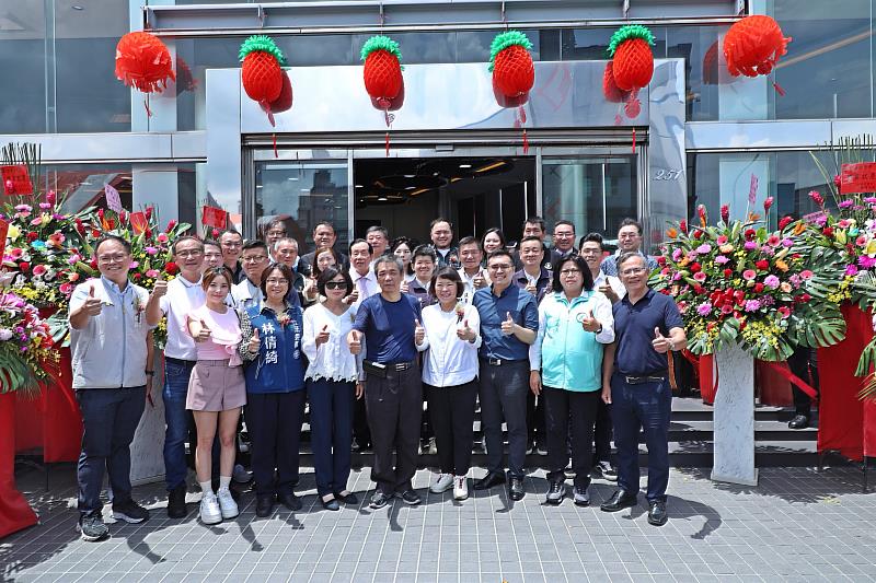 0_黃敏惠市長為長怡國際開幕剪綵 (1)