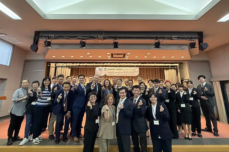 中華大學管理學院於日本名古屋短期文化大學(Nagoya Future Culture College, NFCC),舉辦「2025智慧創新與商管教育國際研討會」,吸引各國專家學者參與。
