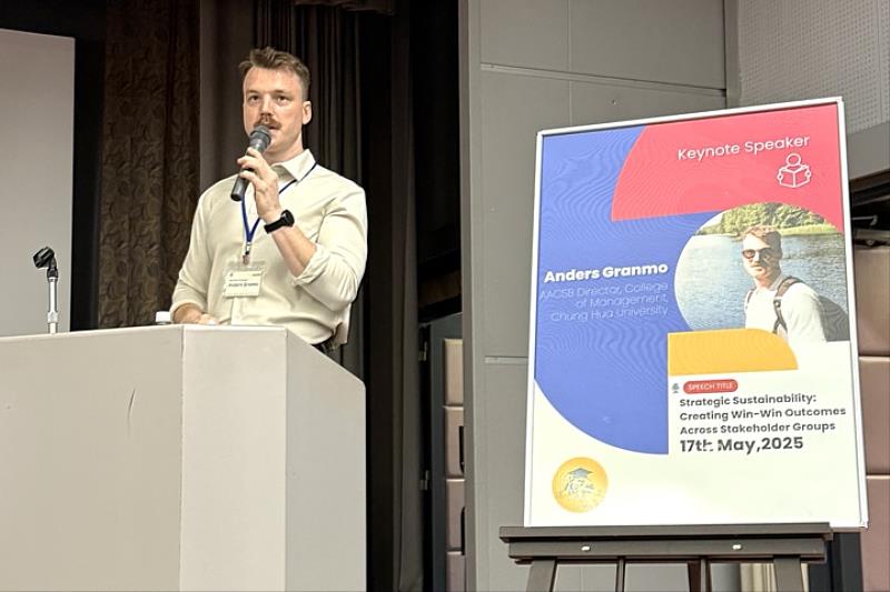 中華大學挪威籍教授 Anders Granmo以「Strategic Sustainability: Creating Win-Win Outcomes Across Stakeholder Groups」主題，進行專題演講。
