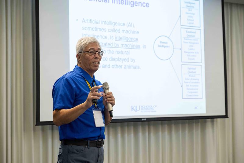 管科系舉辦國際研討會,邀請美國堪薩斯大學教授Prof. Andrew N. K. Chen專題演講,主題為「AI and Future」。(圖/淡江大學)