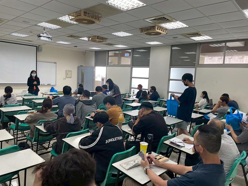 崑大開設「淨零綠領人才培育課程」，副永續長暨環工系主任許蕙琳主持首批學員開訓