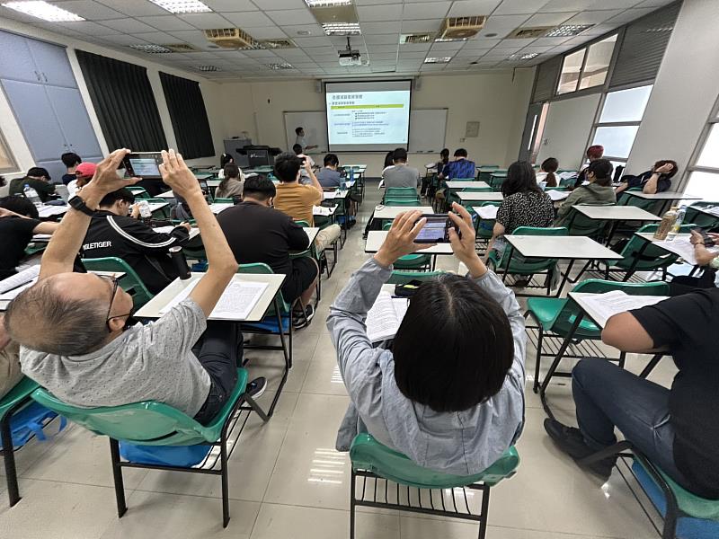 學員認真聽講,積極參與「淨零綠領人才培育課程」