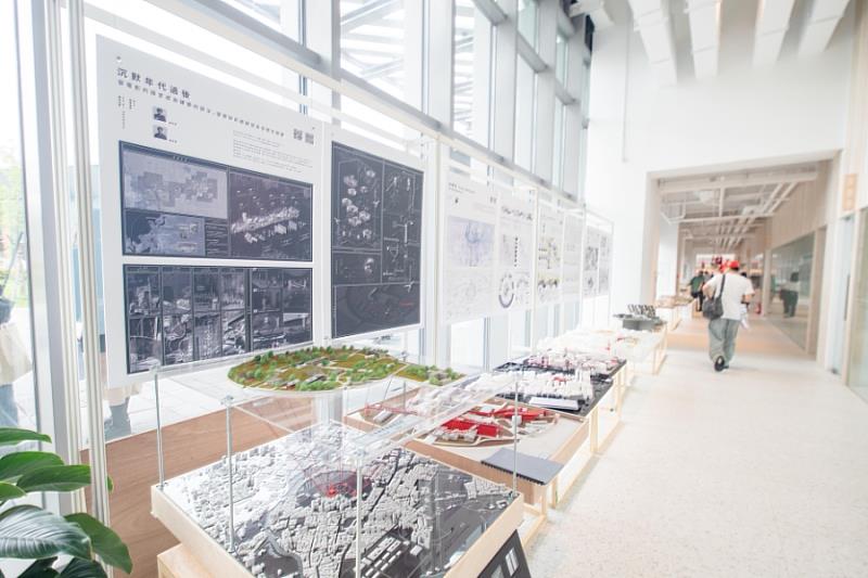 逢甲建築114級畢業展《欸___在哪？》6月7日至9日於逢甲大學共善樓展出。