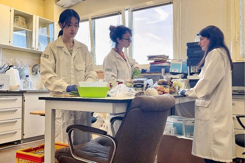 環境工程與科學邱鈺安同學與義大利CNR研究員一同投入以廚餘為原料的氫氣產製研究。