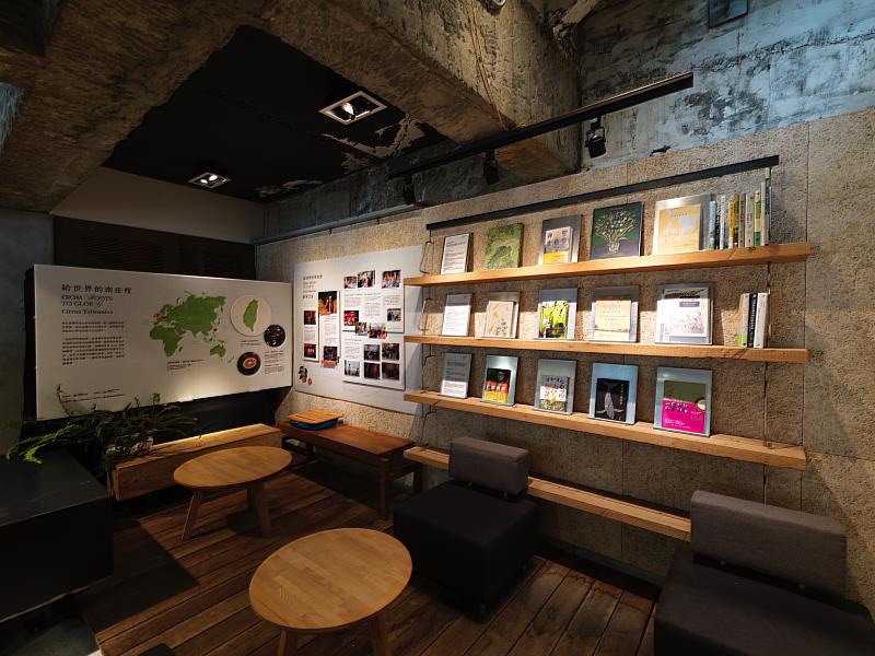 選書策展呈現南庄橙背後的文化、生態與風味脈絡，展現跨領域觀點對話。