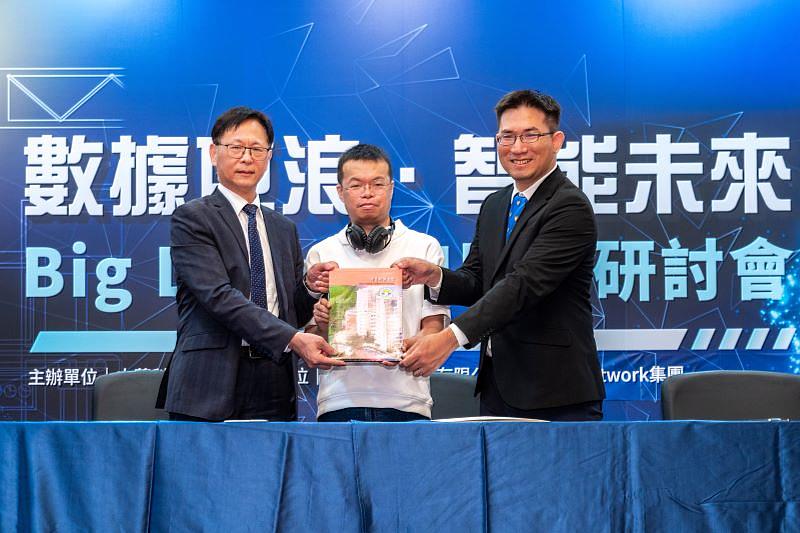 iSANetwork 集團攜手隴華電子及三電智能與中華科技大學正式簽署產學合作協議