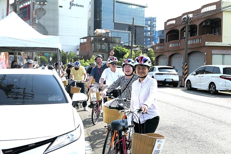 圖3 客委會古秀妃主委及其他貴賓參與騎腳踏車