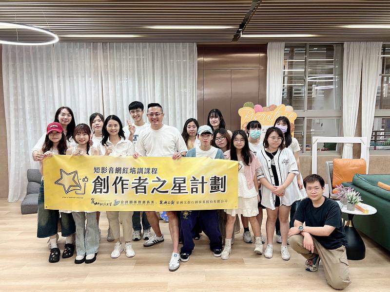 公廣系「短影音網紅培訓工作坊，全體合影