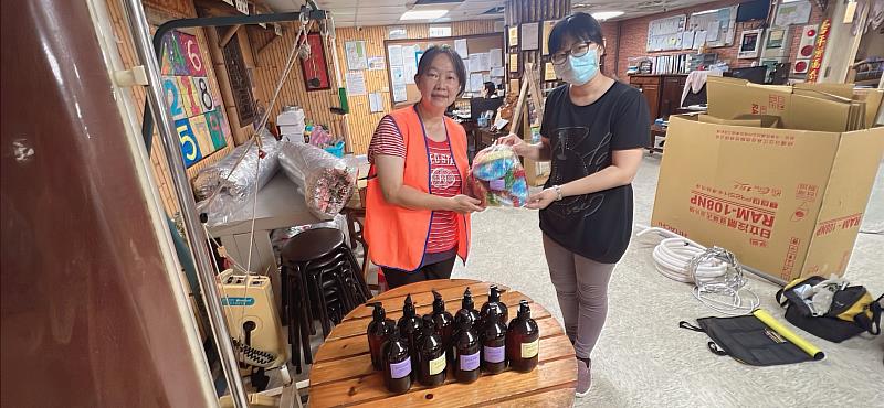 救國團仁愛區團委會手作清潔用品捐贈聯安養護中心 傳遞社會關懷