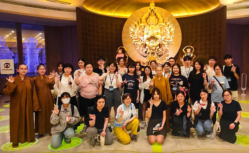 沉浸式走讀佛光山及佛陀紀念館的參訪體驗，更讓學生驚喜連連