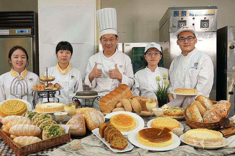 高餐大烘焙系葉連德老師以專業做出美味兼具健康的烘焙商品