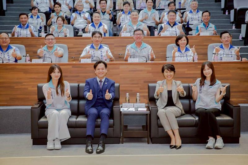 新竹市代理市長邱臣遠24日率團赴南投縣市政交流，聚焦智慧觀光與產業創新。