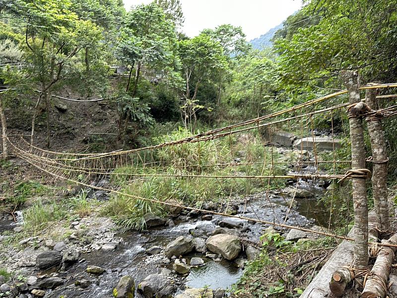 111年麻必浩部落成功重現泰雅傳統藤橋